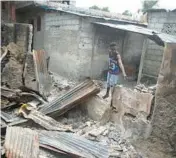  ?? ODELYN JOSEPH/AP ?? A man shows on Friday how his home was set on fire during clashes between gangs in Haiti’s capital.