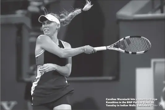  ?? Photo: IC ?? Caroline Wozniacki hits a return to Darya Kasatkina in the BNP Paribas Open on Tuesday in Indian Wells, California.