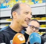  ?? FOTOS: EFE Y CJB ?? A la izquierda, Huertas, Voigtmann y Hilliard en el entrenamie­nto del Baskonia. Sobre estas líneas, la sesión del Joventut de ayer. Debajo, Salva Maldonado