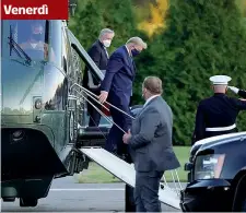  ??  ?? Verso l’ospedale Il presidente venerdì 2 ottobre viene portato sul Marine One all’ospedale militare Walter Reed in Maryland: è già positivo