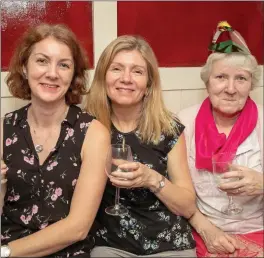  ?? Photos by Joe Hanley ?? ABOVE: Lyn Craddock, Rachel Smith and Corrinne Pryer enjoying the spread laid on by all at Parkers’ Bar in Kilflynn for Women’s Christmas, held on Saturday night.
RIGHT: Michelle Culloty,Phil Glavin,Sheila Hartnett and Maria O’Regan having a great night out in Kilflynn.