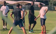  ??  ?? Mario Balotelli, 27, al centro, al lavoro a Brescia