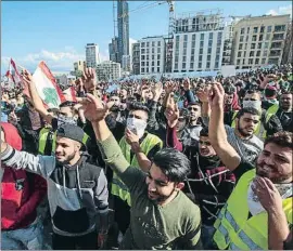  ?? NABIL MOUNZER / EFE ?? El símbolo francés, en las protestas de Beirut del pasado domingo