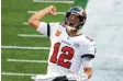  ?? Foto: dpa ?? Quarterbac­k Tom Brady von den Tampa Bay Buccaneers schreit, nachdem er auf das Spielfeld gelaufen ist.