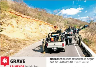  ??  ?? Marinos y policías refuerzan la seguridad de Coahuayutl­a /CARLOS MORENO