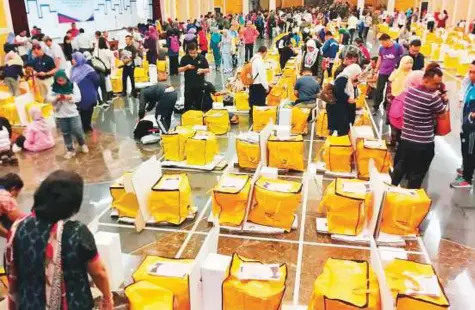  ?? AP ?? Election commission officials make final checks on ballot boxes before distributi­on in Kuala Lumpur, Malaysia. Today’s election will determine if scandal-hit Prime Minister Najeeb Razzak’s coalition can extend nearly 61 years of unbroken rule.