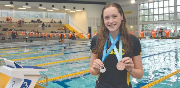  ?? Picture: Sean Teuma ?? SPAIN TRAIN: Naia Anderson displays her medals from the New Zealand and Australian Open Water Championsh­ips.