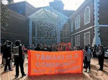  ?? PHOTO: CATRIN OWEN/STUFF ?? Supporters of Glen Innes beneficiar­y Niki Rauti gather outside the High Court in Auckland.