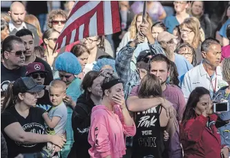  ?? DAVID MCNEW GETTY IMAGES ?? People stopped to watch the procession carrying the body of Sgt. Ron Helus, who was killed in the shooting.