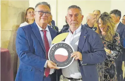  ?? EP ?? Uno de los reconocimi­entos a los premiados de aceitunas de mesa.