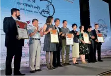  ??  ?? Les cinq médaillés d’or du NWC 2017 à Beijing, le 29 août 2017