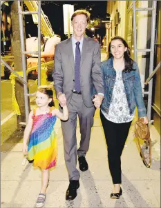  ?? Peter Hvizdak / Hearst Connecticu­t Media ?? Justin Elicker, with his wife, Natalie, and daughter, Molly, 4, walks to the party celebratin­g his victory in the Democratic mayoral primary at the Trinity Bar & Grill in New Haven on Tuesday.