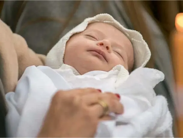  ??  ?? “Hoy, 7 de Junio, bautizamos a nuestra hijita. Porque quería que fuera un día importante para mi papá. Te extraño con toda mi alma.” La actriz escogió el aniversari­o de bodas de sus padres para bautizar a “Belita”. Los padrinos fueron la también actriz Agustina Lecouna y el Dr. Oscar Mulki, obstetra de Isabel y amigo íntimo de Urtubey.