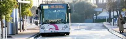  ?? (Photo-archives Sébastien Botella ) ?? Moins de bus vont circuler dans la cité des Remparts.