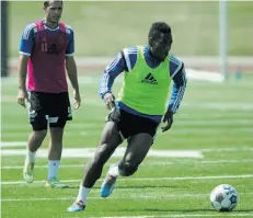  ?? MACK LAMOUREUX/EDMONTON JOURNAL ?? FC Edmonton defender Eddie Edward practises at the Jasper Place Bowl on Tuesday as he and his teammates prepare to face Ottawa Fury FC on Sunday at Commonweal­th Stadium.