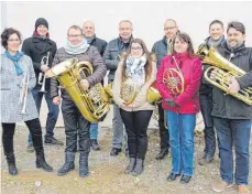  ?? FOTO: PRIVAT ?? Das Bläserense­mble des Musikverei­ns Warthausen (von links): Klaudia Weiß, Patrick Stiller, Bernd Schuck, Ulrich Hepp, Gerhard von Heyking, Franziska Schuck, Wilhelm von Heyking, Stefanie Lendle, Andreas Gerster, und Peter Schuck.