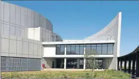  ?? Photo: Supplied ?? Prasa’s new passenger trains (above and left) promise a revamp of commuter rail. The Gauteng Rail Nerve Centre in Tembisa (right).