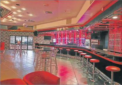  ?? Picture: STEPHANIE LLOYD ?? TAKING SHAPE: The new revamped bar and dining areas at the Mdantsane Sun Hotel in Mdantsane which is undergoing a multimilli­on-rand revamp
