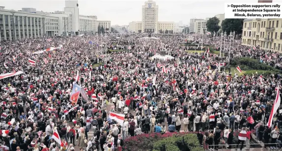  ??  ?? > Opposition supporters rally at Independen­ce Square in Minsk, Belarus, yesterday