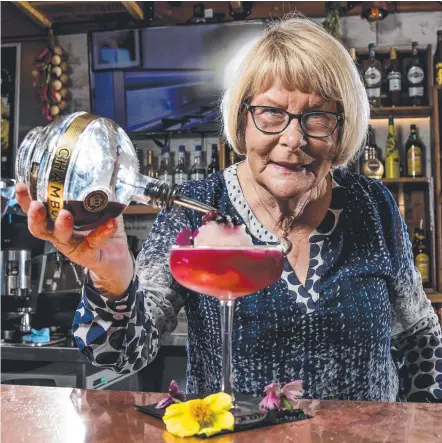  ?? Picture: Jerad Williams ?? Gold Coast councillor Dawn Crichlow puts the final touches to a cocktail at new Southport bar, Bar 11.