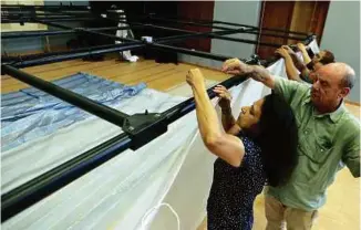  ?? (PICTURE BY MOHD KHAIRUL HELMY) ?? As the screen goes up, a collaborat­ion between Sabera Shaik and Larry Reed