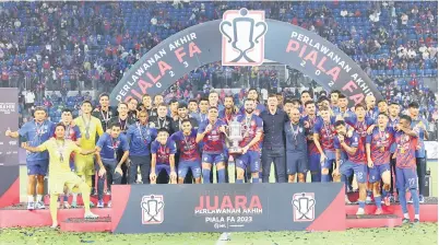  ?? — Gambar Bernama ?? PASUKAN TERBAIK: JDT memenangi anugerah Pasukan Terbaik selain pemainnya turut menggondol tiga lagi anugerah pada ABK23 malam kelmarin.