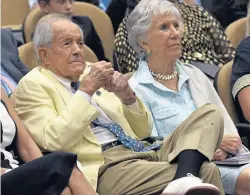  ?? AP FILE ?? Dogwood Stables president W, Cothran ‘Cot’ Campbell, left, sits with his wife, Anne, during induction ceremonies at the National Museum of Racing and Hall of Fame in Saratoga Springs, N.Y., in April 2018.