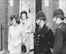  ?? ASSOCIATED PRESS ?? In this June 6, 1961 file photo, Jacqueline Kennedy is followed by her sister, Lee Radziwill, in London.
