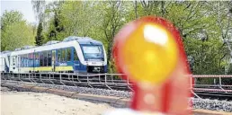  ?? ?? Oldenburg - Wilhelmsha­ven wird mit elektrisch­en Oberleitun­gen versehen. Dies soll bis Sommer 2022 fertig sein.