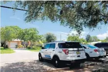  ?? PHOTOS BY TAIMY ALVAREZ/STAFF PHOTOGRAPH­ER ?? Dog walker VickyWykle passes some sober homes in Delray Beach’s Osceola Park neighborho­od. Police keep a vigilant eye on the homes; about 50 overdoses have been recorded within a quarter-mile of the area over the past 2 1/2 years. Still, neighbors...