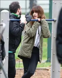  ?? CHRIS HELCERMANA­S-BENGE, TRIBUNE NEWS SERVICE ?? Anne Hathaway on the set of “Colossal” with director Nacho Vigalondo.