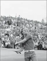  ?? THE ASSOCIATED PRESS ?? Johnny Miller throws his golf ball to the crowd after winning on July 10, 1976.