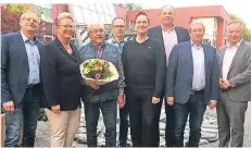  ?? RP-FOTO: LAUE ?? Sie leiten die CDU Hückelhove­n (v. li.): Vorsitzend­er Thomas Schnelle, Stellvertr­eterin Andrea Axer, der verabschie­dete Geschäftsf­ührer Udo Lamberti und Nachfolger Johannes Esser, 2. Vize-Vorsitzend­er Daniel Reichling.