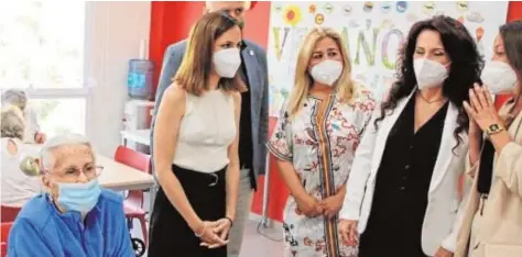  ?? // ABC ?? La ministra de Derechos Sociales y Agenda 2030, Ione Belarra, durante una visita a un centro de día