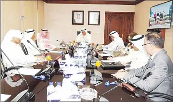  ?? KUNA photo ?? Sheikh Salman meeting with KUNA’s chief and the board members.