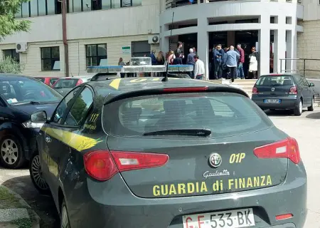  ??  ?? Il blitz
La Guardia di Finanza ha fatto irruzione giovedì all’Università