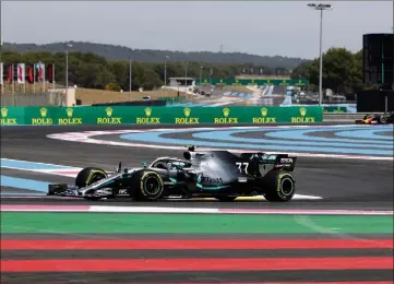  ?? (Photos Patrick Blanchard/Luc Boutria/Dominique Leriche) ?? Valtteri Bottas, ici en piste, réalise le meilleur temps de la journée devant... Lewis Hamilton.