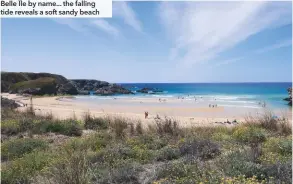  ??  ?? Belle Île by name... the falling tide reveals a soft sandy beach