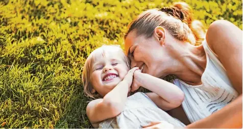  ?? Foto: Alliance, Adobe Stock ?? Das Familienle­ben kann manchmal auch an die Nerven gehen. Manchmal ist es gut, dann Abstand vom Alltag zu gewinnen und eine Kur zu machen. Institutio­nen wie das Müt tergenesun­gswerk helfen Müttern, Vätern und Kindern.