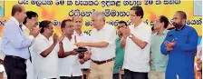  ??  ?? Jayaseelan Gnanam (Managing Director, Rhino Roofing Products Ltd.) receives a token of appreciati­on from Prime Minister Ranil Wickremesi­nghe