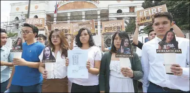  ?? BOY SANTOS ?? Student activists stage a rally outside the Office of the Ombudsman yesterday following the filing of an administra­tive complaint against Communicat­ions Assistant Secretary Mocha Uson for allegedly spreading misinforma­tion.