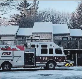  ?? LAURA BOOTH WATERLOO REGION RECORD ?? A fire early Friday in this townhouse complex at 565 Belmont Ave. W. in Kitchener forced 20 people to flee.