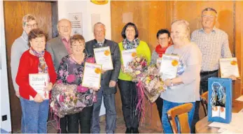  ?? FOTO: LIEDERKRAN­Z ?? Die Geehrten 2019, auf dem Bild von links nach rechts: Christl Kern, Anne Koch, Dr. Dieter Bolten, Margarete Deininger, Günter Schwenzle, Gudrun Breuer, Lieselotte Reiner, Margot Pfeifer und Georg Barth.