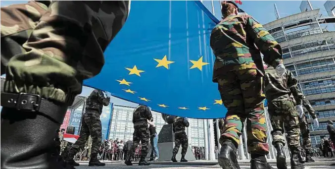  ?? Foto: AFP ?? „Gemeinsam geht es besser“soll das neue Motto Europas sein, wenn es um darum geht, eine effiziente Verteidigu­ngspolitik auf die Beine zu stellen.