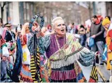  ?? RP-FOTO: ANNE ORTHEN ?? So bunt ist Eller: Beim Zoch im Stadtteil liefen auch viele phantasiev­oll verkleidet­e Närrinnen mit.