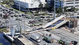  ?? [PHOTO BY PEDRO PORTAL, THE MIAMI HERALD VIA AP] ?? Emergency personnel respond Thursday after the brand-new pedestrian bridge collapsed onto a highway at Florida Internatio­nal University in Miami.