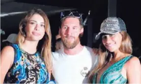  ?? INSTAGRAM ?? Daniella Semaan se lleva bien con Messi y Antonela Roccuzzo.