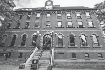  ?? SALTWIRE NETWORK FILE PHOTO ?? The P.E.I. legislatur­e sits at the Coles Building in Charlottet­own while renovation­s continue at Province House.