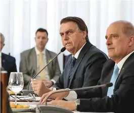  ?? MARCOS CORRÊA/PR ?? No Planalto, presidente reafirma intenção de indicar Eduardo Bolsonaro