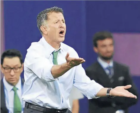  ?? FOTO: AFP ?? ►► Juan Carlos Osorio, durante el partido entre México y Alemania por la Copa Confederac­iones.